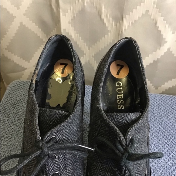 Guess Briclyn Pointed Toe Wingtip Lace Up Heels - Picture 14 of 16